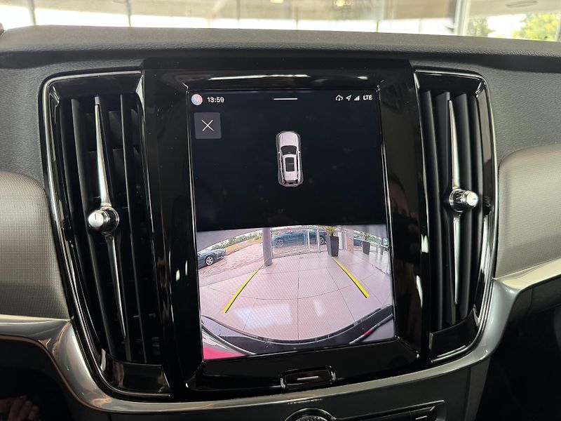 Volvo V90 T6 AWD*Recharge*KeyLess*Tažné - fotka 20 z 37