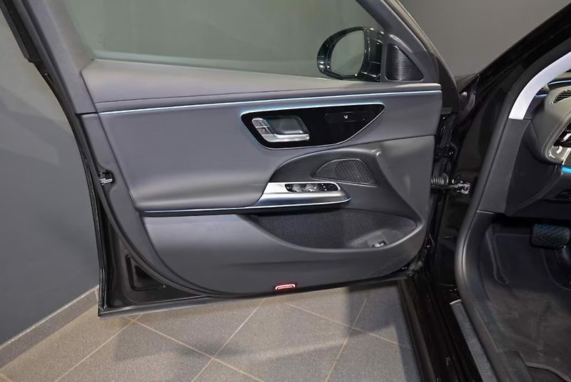 Mercedes-Benz Třídy E 220d 4M Avantgarde 360 Pano Ta - fotka 8 z 15