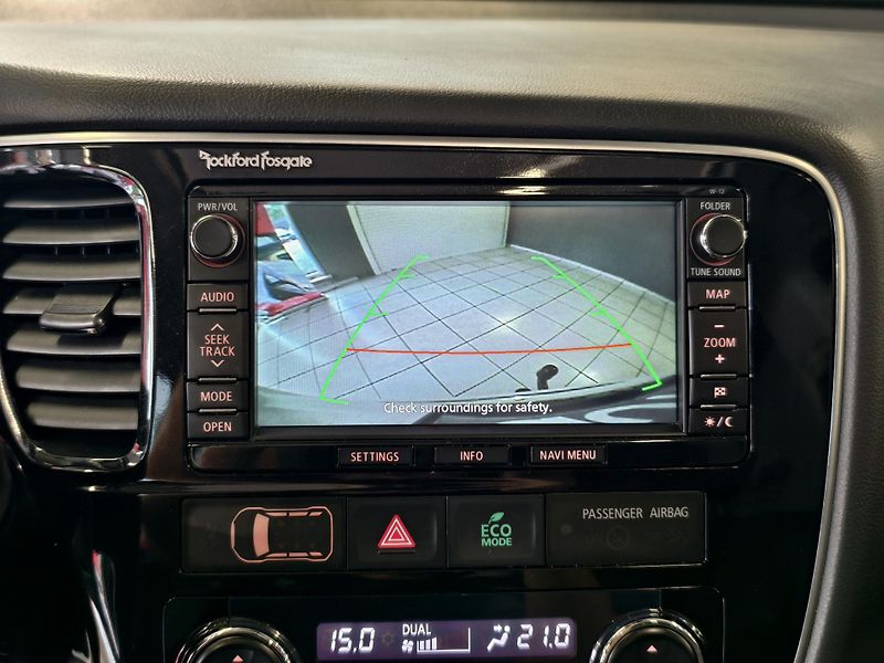 Mitsubishi Outlander 2.2 DI-D 4x4, 7MÍST, INSTYLE - fotka 16 z 24