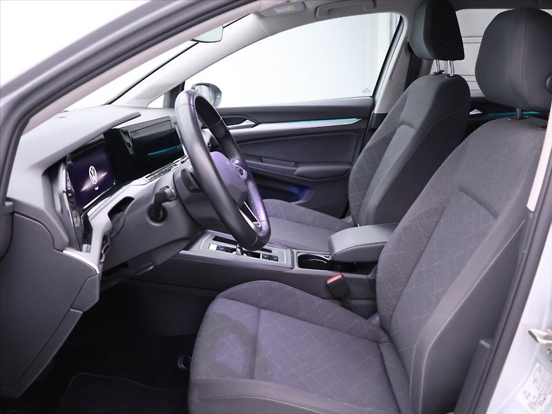 Volkswagen Golf 1,5 TSI 110kW DSG CZ 1.Maj DPH - fotka 11 z 36