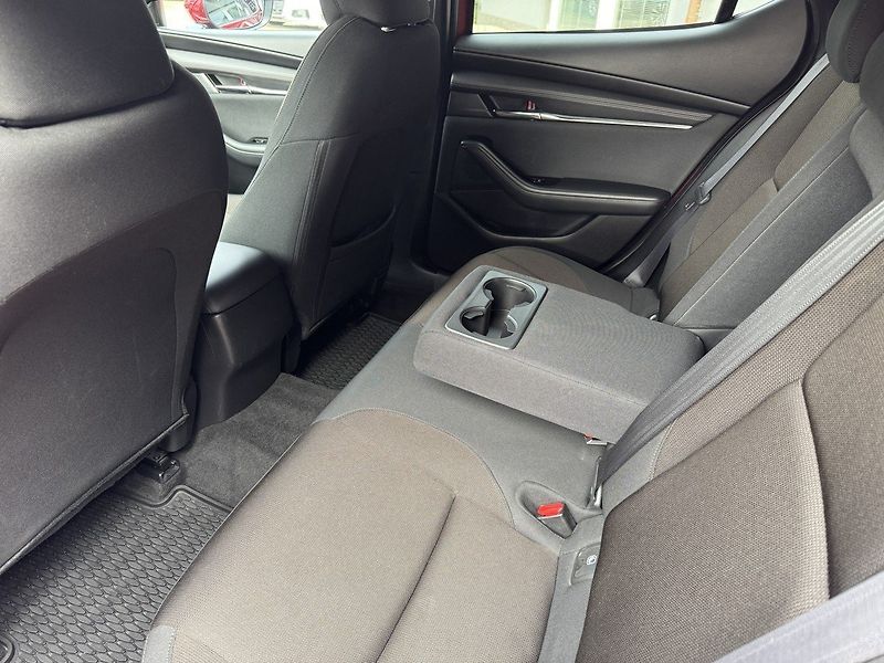 Mazda 3 (2019) 2.0i G-122 Ad.LED Bose Kamera - fotka 25 z 49
