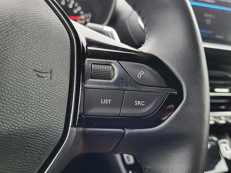 Peugeot 2008 ALLURE 1.2 PureTech 130k EAT8 - fotka 23 z 45