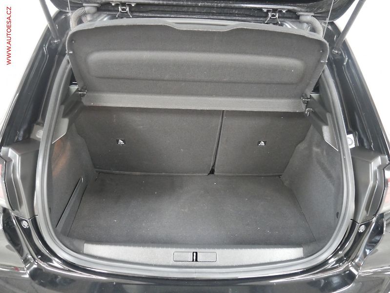 Peugeot 208 (2022) 1.2PT, 2.maj,ČR, LED, autoAC - fotka 7 z 20