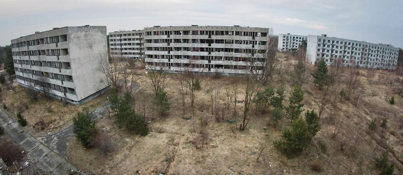 Vojenský areál zahrnoval i osm bytových domů, mateřskou školu, školu, kavárnu Bajka, kotelnu, hřiště a sportovní hřiště.
