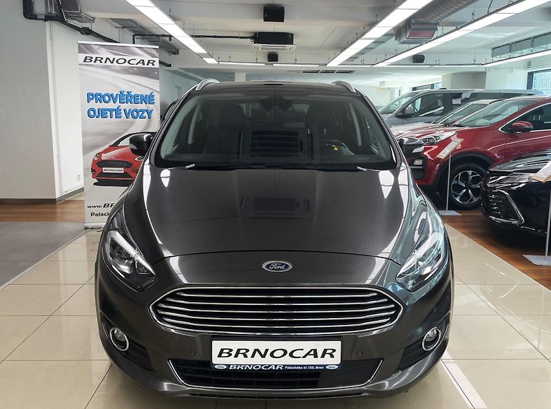 Ford S-MAX Titanium 132kW AT AWD, 7 MÍST - fotka 2 z 34
