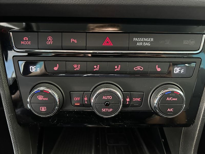 Seat Leon 1,4   TSI FR,92KW,SERVISKA - fotka 21 z 28