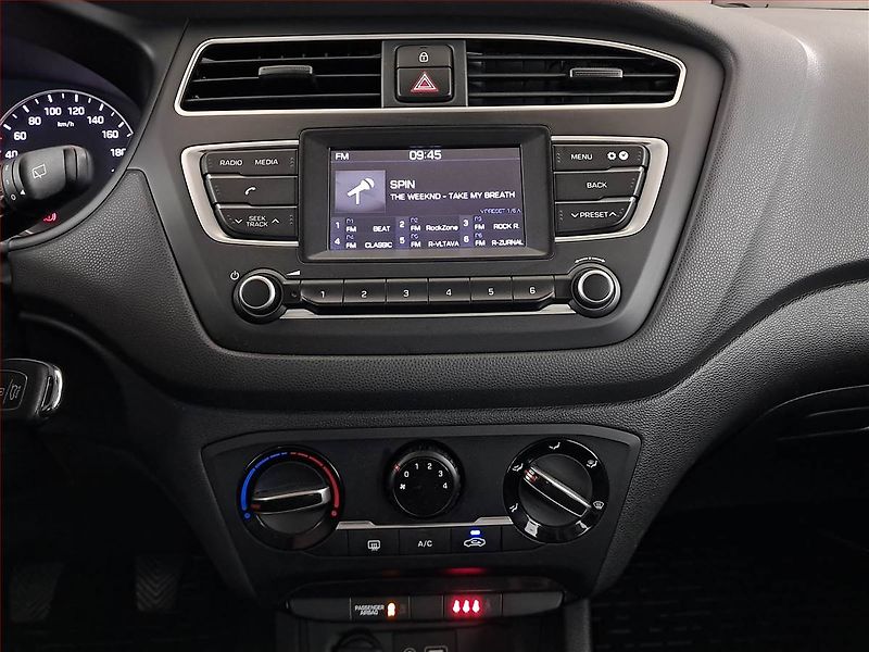 Hyundai i20 (2018) 1.2, Serv.kniha - fotka 12 z 16
