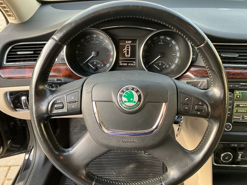 Škoda Superb (2013) 2.0TDI 125kW DSG ELEGANCE + - fotka 28 z 34