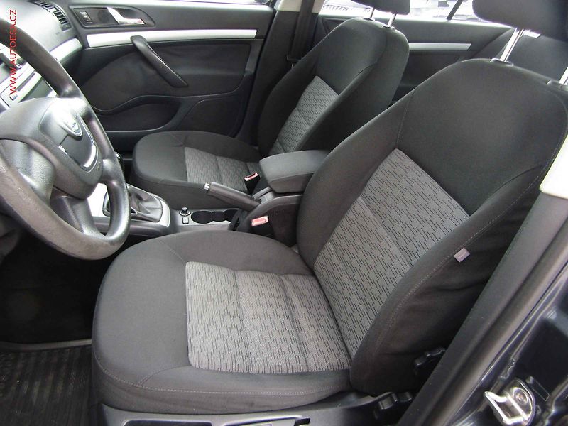 Škoda Octavia (2009) 1.9 TDi, autoAC, temp - fotka 9 z 17