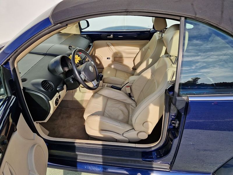 Volkswagen New Beetle Highline 2.0 - fotka 24 z 31
