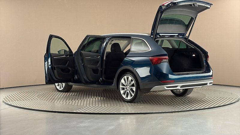 Škoda Octavia 2.0 TDI DSG 4x4 Scout Combi - fotka 7 z 28