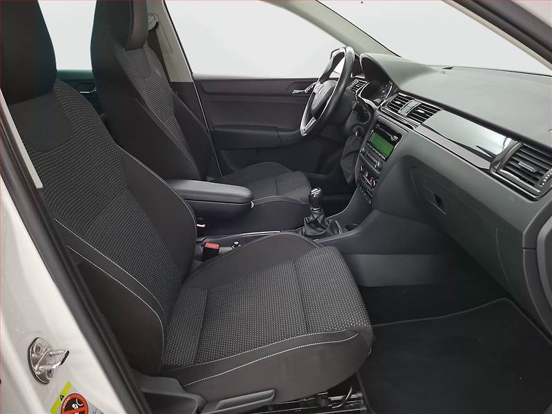 Škoda Rapid (2013) Spaceback 1.2 TSI, Xenony - fotka 9 z 16