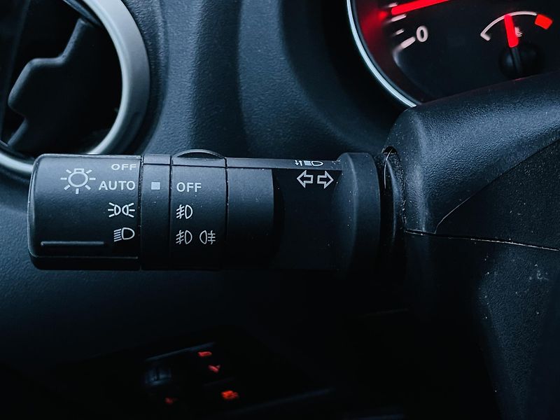 Nissan Qashqai 2.0i +2 MAN 1MAJ TAŽNÉ KAMERA - fotka 42 z 46