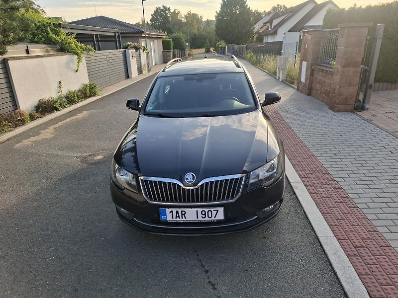 Škoda Superb (2015) 2.0TDI,DSG,xenon,NAVI - fotka 6 z 17