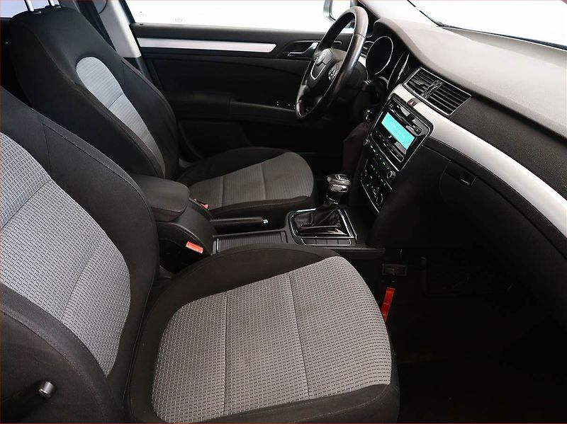 Škoda Superb (2010) 2.0 TDI, Automat, Tempomat - fotka 9 z 17
