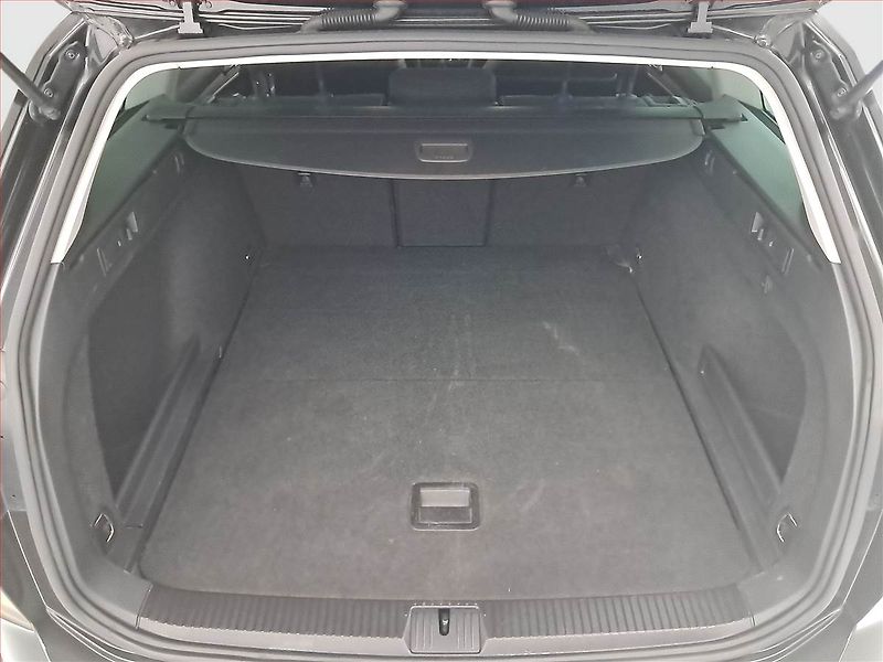 Volkswagen Passat (2020) 2.0 TDI, Automat, Serv.kniha - fotka 14 z 22