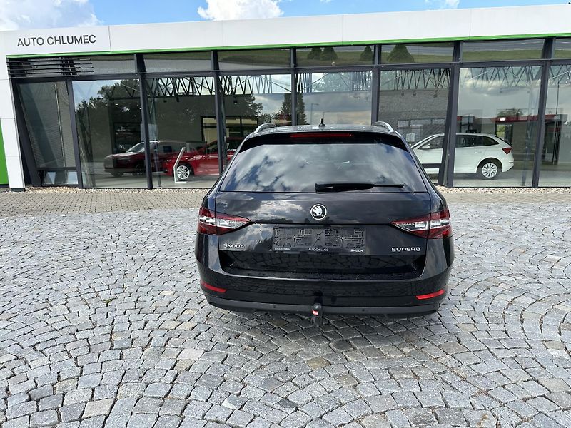 Škoda Superb 2.0 TDI Style - fotka 6 z 37