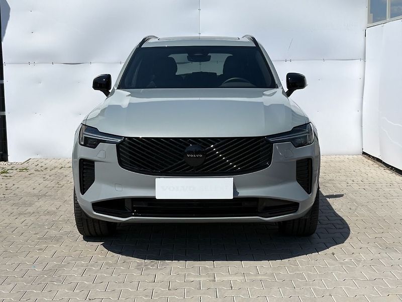 Volvo XC90 Plus Black Edition T8 AWD 335k - fotka 2 z 27