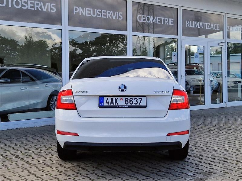 Škoda Octavia 1,6 TDI VÝHŘEV NEZ.TOPE XENONY - fotka 4 z 34