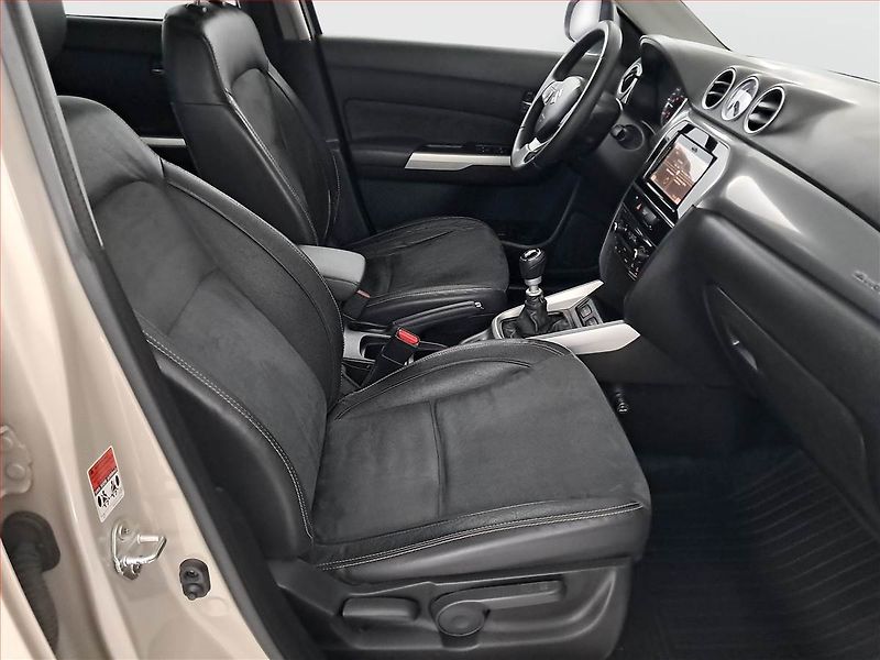 Suzuki Vitara (2015) 1.6 DDiS, 4X4, Serv.kniha - fotka 9 z 24