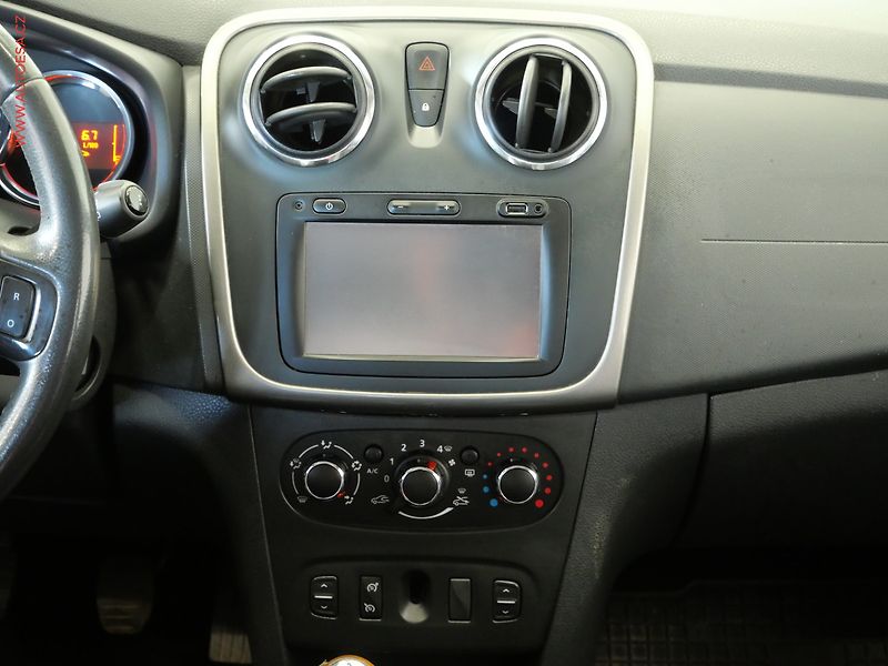 Dacia Sandero (2015) 0.9 TCe, ČR, AC, temp, tažné - fotka 13 z 16