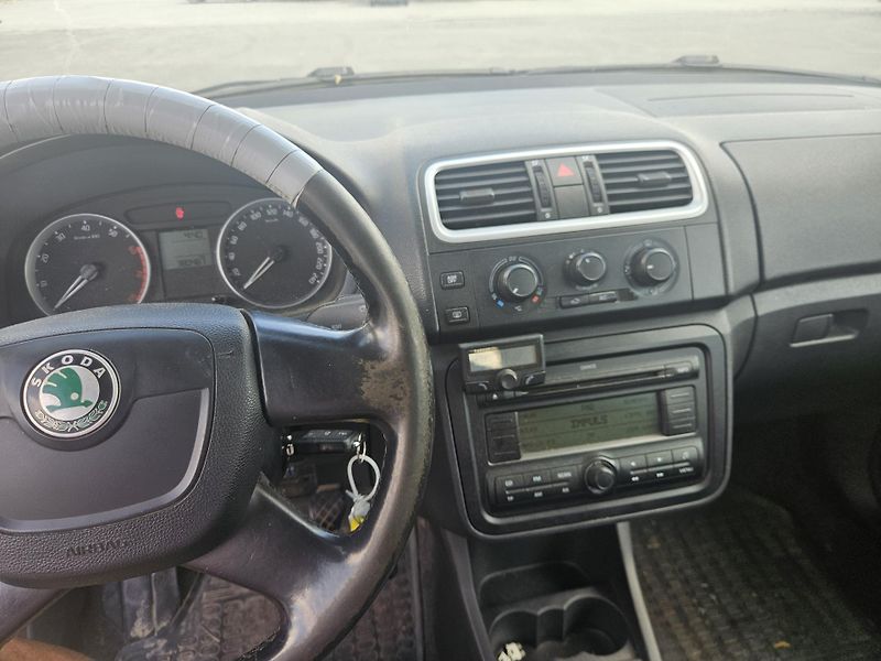 Škoda Roomster 1,4 16V benzin tažné - fotka 9 z 10