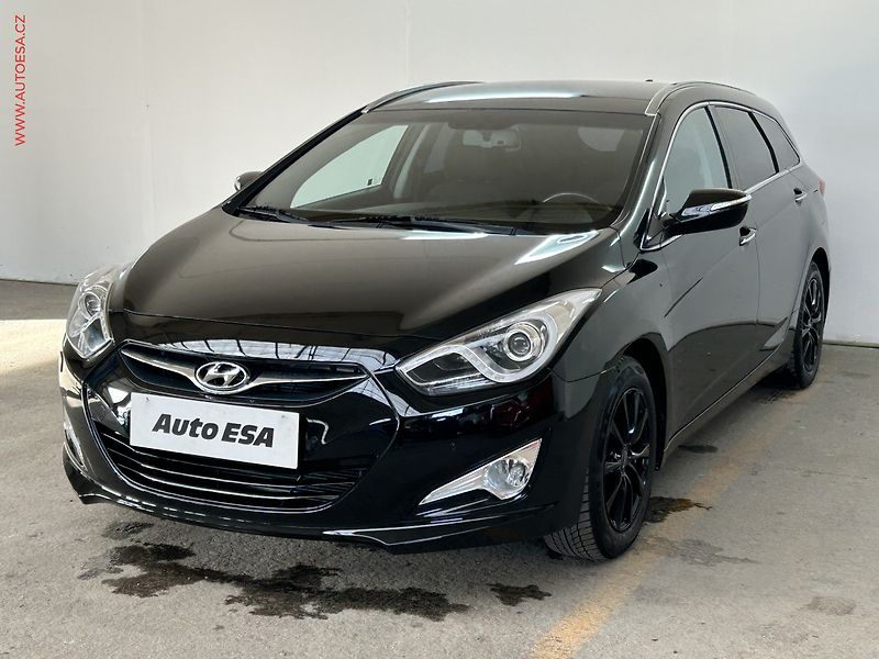 Hyundai i40 (2012) 1.6 GDI, AC, výhřev sed. - fotka 3 z 17