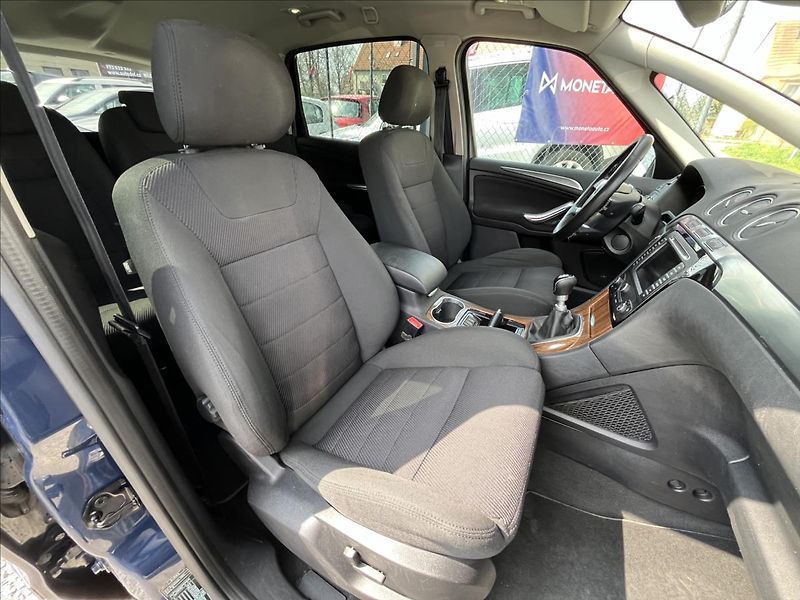 Ford S-MAX 2,2 TDCi 147kW  ACC,Xenon,Navi - fotka 28 z 45