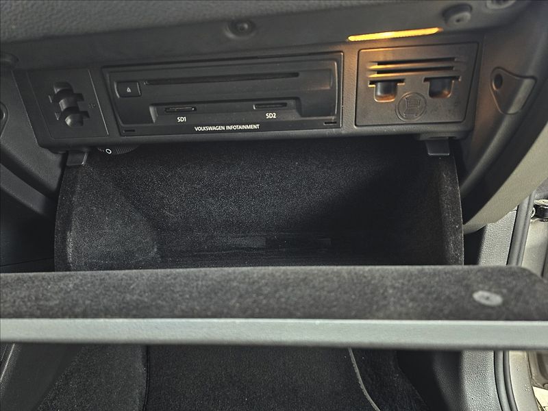 Volkswagen Golf Sportsvan 1,4TSi 110KW R-Line NAVI - fotka 35 z 47