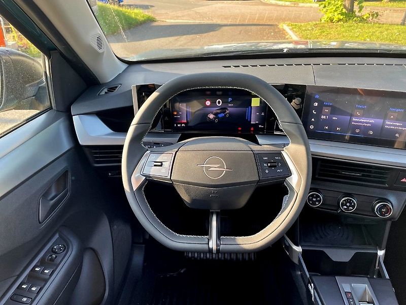 Opel Frontera (2026) Hybrid 1.2T 110k Edition AT6 - fotka 12 z 22