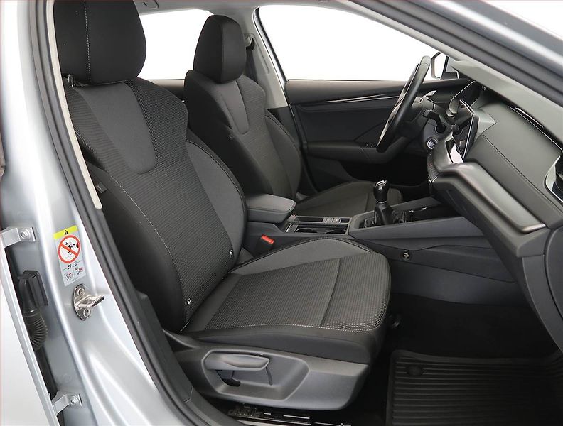 Škoda Octavia (2023) Ambition 2.0 TDI, ČR,1.maj - fotka 9 z 20