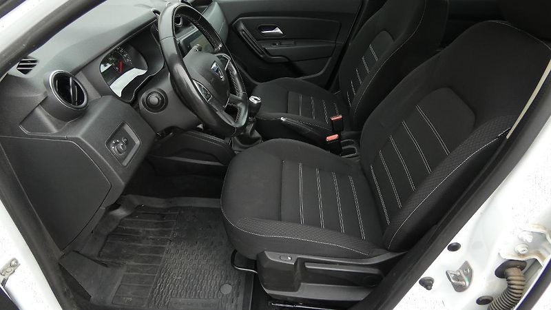 Dacia Duster 1.5 Blue dCi 4x4 Comfort - fotka 19 z 24