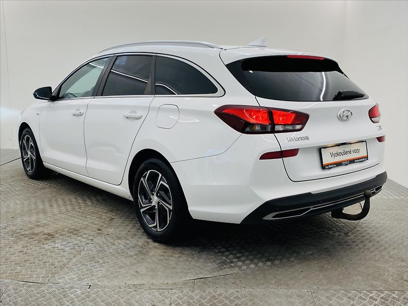 Hyundai i30 1,5 T-GDI 117kW - fotka 22 z 25