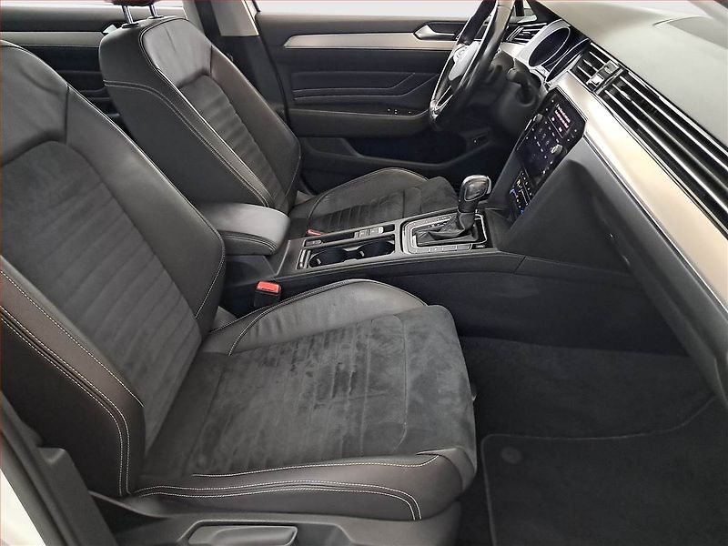 Volkswagen Passat (2020) 1.5 TSI, Automat, Kůže, Navi - fotka 9 z 28