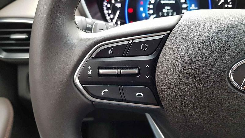 Hyundai Santa Fe vsadilo na nápadný design. Uveze až sedm cestujících.