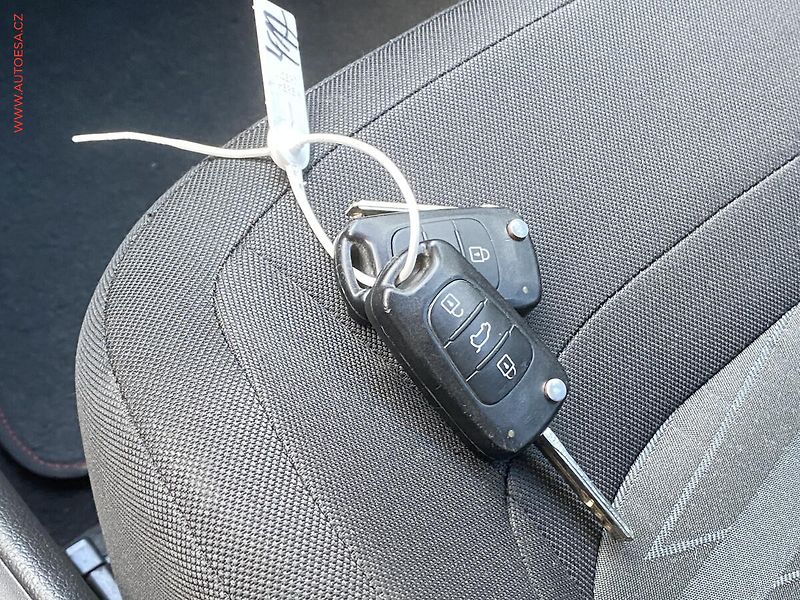 Kia Ceed (2013) 1.6GDi, ČR, AC, STK5/28 - fotka 15 z 16