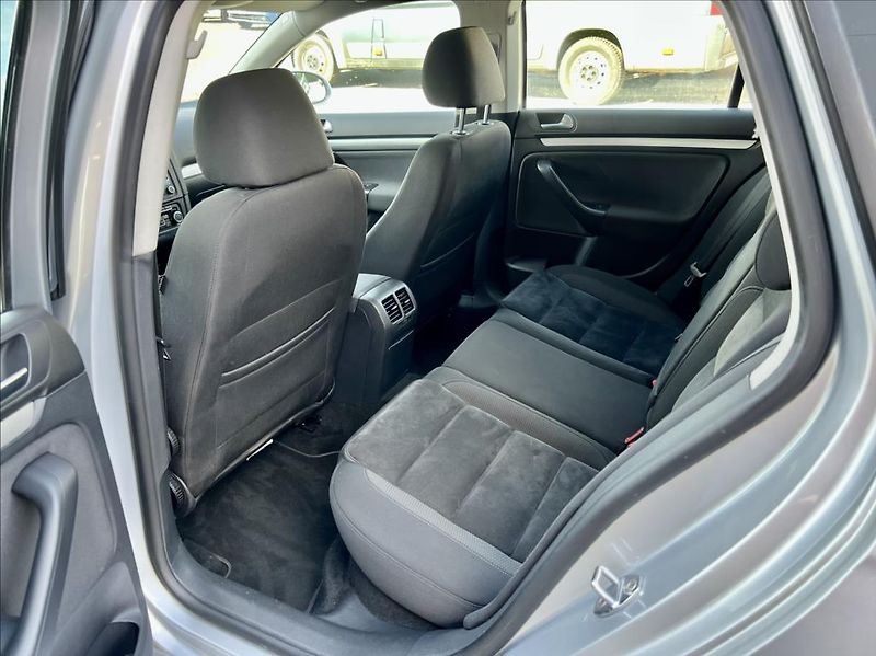 Volkswagen Golf 1,6 TDI  HIGHLINE*DSG*ZÁRUKA - fotka 14 z 40