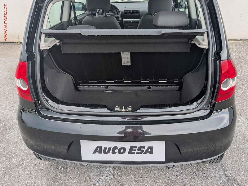 Volkswagen Fox (2006) 1.2i, 2.maj - fotka 7 z 12