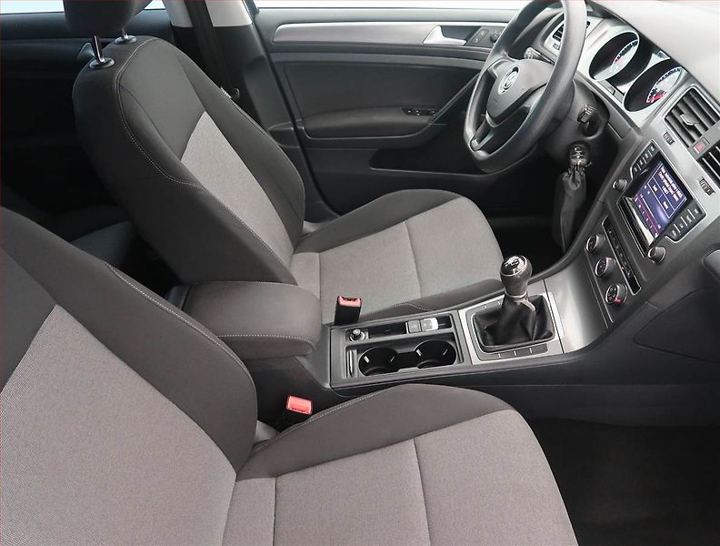 Volkswagen Golf (2014) 1.6 TDI, Serv.kniha, Navi - fotka 9 z 13