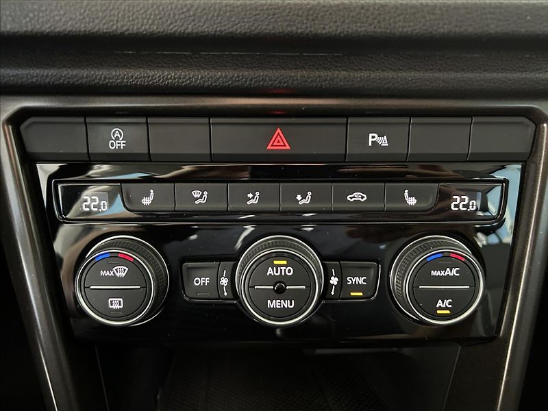 Volkswagen T-Roc 1,5   TSI 110kW,STYLE,TAŽNÉ - fotka 18 z 28