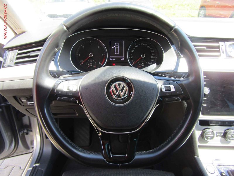Volkswagen Passat (2018) 2.0 TDi, Comfortline, DSG - fotka 12 z 14