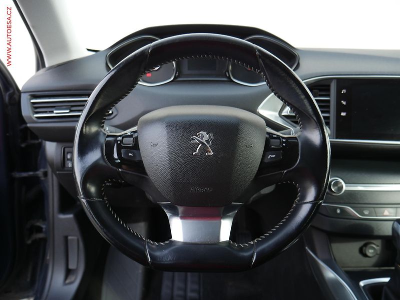 Peugeot 308 (2018) 2.0 HDi, ČR, Allure, AT - fotka 16 z 16
