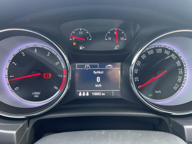 Opel Astra ENJOY 1.4 TURBO 92 kW - fotka 12 z 23