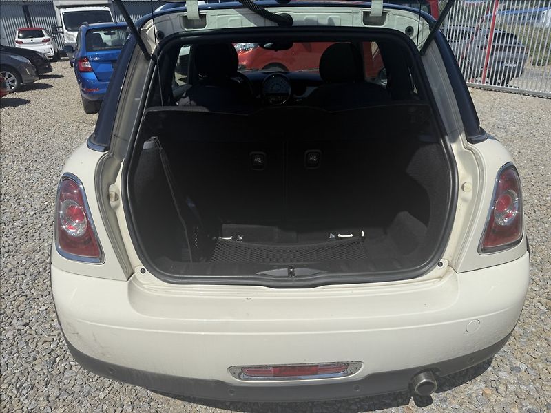 Mini Cooper 1,6 90kW PANORAMA,XENONY, A/T - fotka 20 z 22