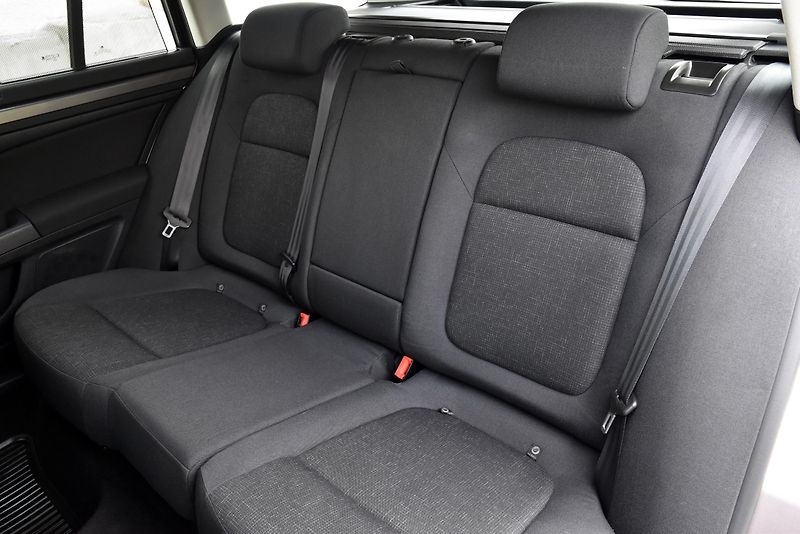 Škoda Superb 1.6 TDi 6st,KLIMA,NAVI,PDC,ALU - fotka 28 z 39