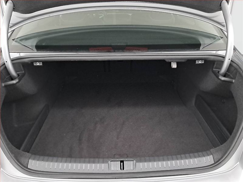 Volkswagen Passat (2019) 1.5 TSI, Automat, Kůže, Navi - fotka 14 z 19