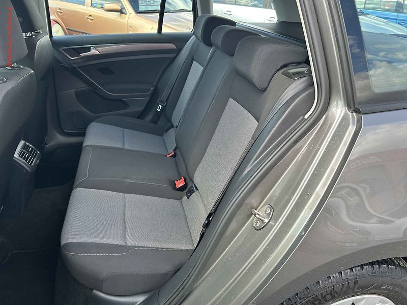 Volkswagen Golf (2015) 1.6TDi, 1.maj, DSG, STK7/28 - fotka 10 z 17