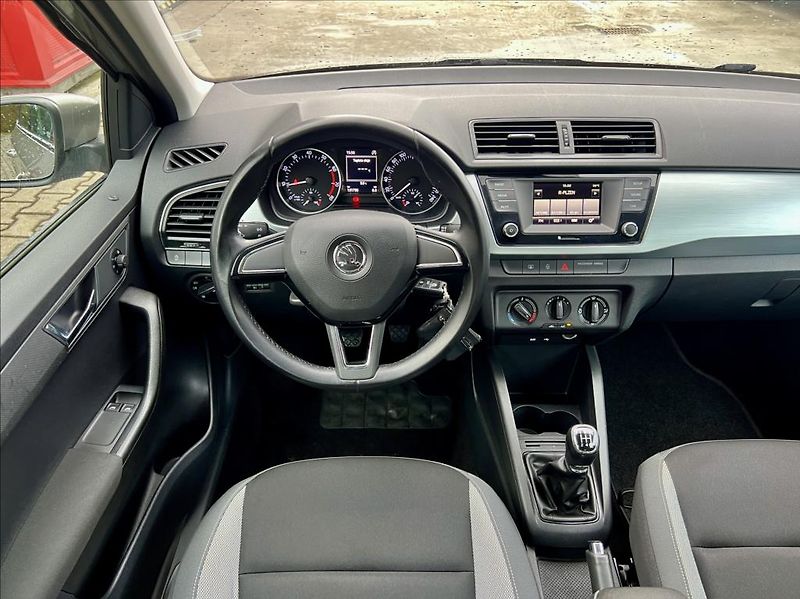 Škoda Fabia 1,0 MPI / KLIMA - fotka 20 z 37