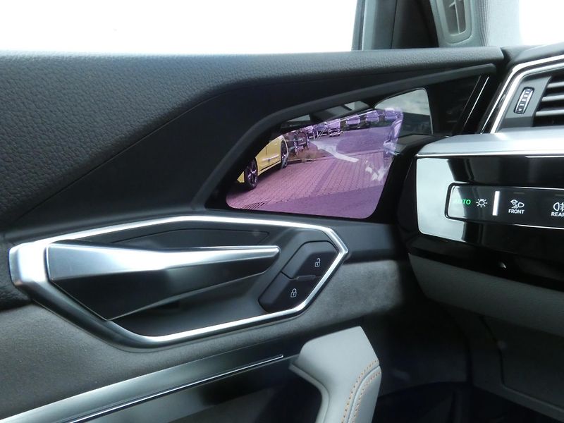 Audi e-tron (2020) 55 Quattro SoH100% - fotka 28 z 30