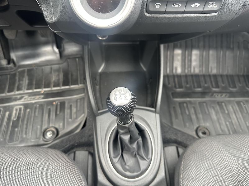 Honda Jazz (2010) 1.4 i-VTEC (73 kW) rezervace - fotka 23 z 31
